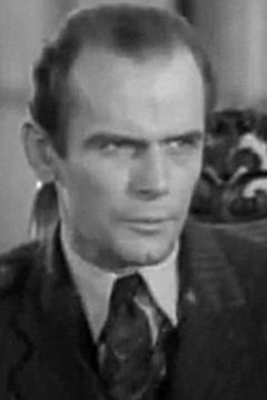 George Lynn interpreta Commander of Storm Troopers