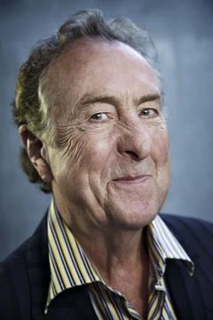 Eric Idle interpreta Devon (voice)