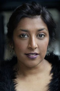 Rekha John-Cheriyan interpreta Mrs. Ahuja