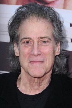 Richard Lewis interpreta Richard Lewis