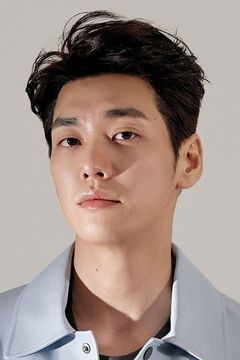 Kim Young-kwang interpreta Hwang Woo-yeon