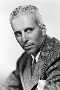 Howard Hawks interpreta Man on Bed (uncredited)