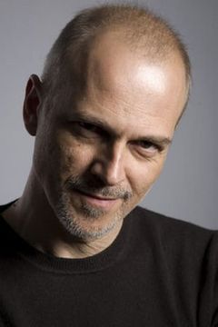 Fabrizio Rizzolo interpreta dott. Piero Morra