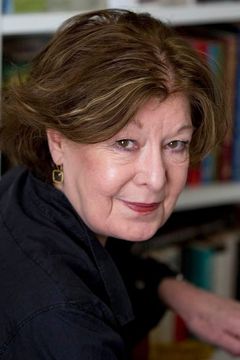 Roberta Taylor interpreta Miss Reading
