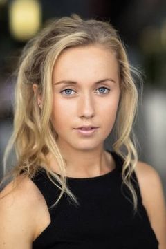 Emma O'Shea interpreta Nosebleed Woman's Best Friend
