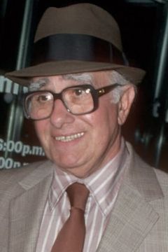 Charles Scorsese interpreta Elderly Man at Jersey City Station (uncredited)