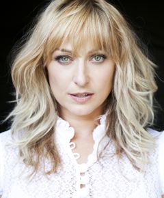 Terasa Livingstone interpreta Russian's Girlfriend