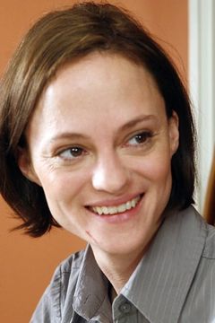 Angela Bettis interpreta Belle Cleek