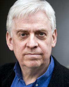 Philip Fox interpreta Husband - Great Wall of China