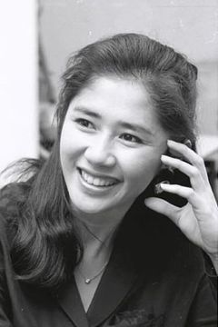 Yoshiko Tanaka interpreta Akiko Miyaji