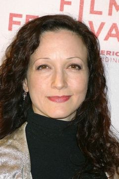 Bebe Neuwirth interpreta Lauren Adler