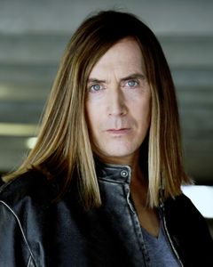 Jim Mitchell interpreta Rocker Guy