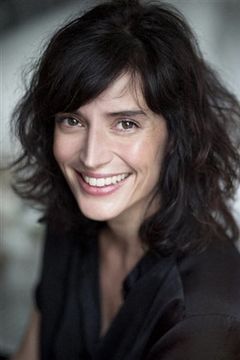 Hélène Seuzaret interpreta Catherine