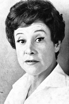 Mathilda Calnan interpreta Luisa's Friend (uncredited)