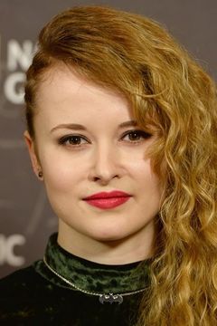 Shannon Tarbet interpreta Barb