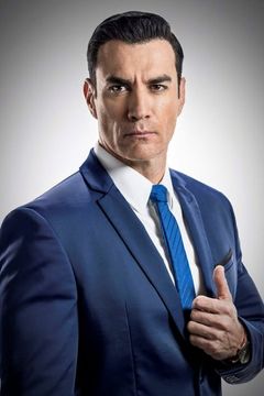 David Zepeda interpreta Team member