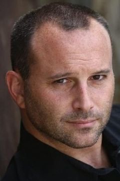 Adam Lieberman interpreta Diner Manager