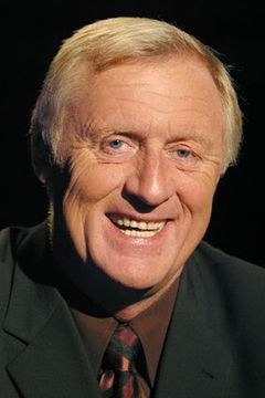 Chris Tarrant interpreta Radio Announcer (voice)