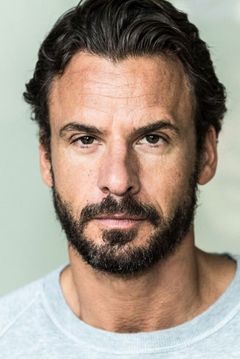Stephan Luca interpreta Rufus