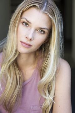 Emma Ishta interpreta Kirsten Clark