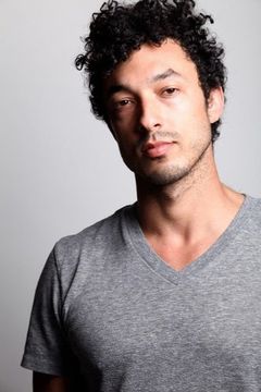 Wade Allain-Marcus interpreta Broder