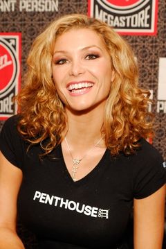 Heather Vandeven interpreta Mandi