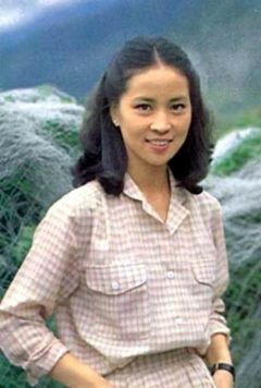 Lin Feng-jiao interpreta JC's wife