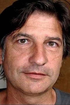 Olivier Cruveiller interpreta Gérard