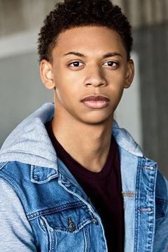 Micah Howard interpreta Barista