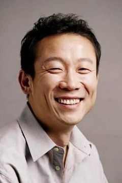 Jeong Seok-yong interpreta Car Center manager