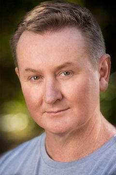 Haydn Dalton interpreta Bill Peterson