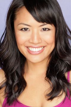 Emily Chang interpreta Christina
