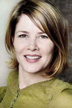 Laura Poe interpreta Debra