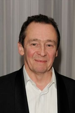 Paul Whitehouse interpreta Thackery (voice)