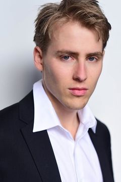 Devin Brochu interpreta David Sanders