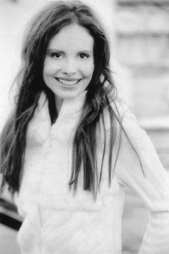 Phoebe Price interpreta Princess Lea (uncredited)