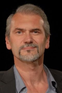 Serge Swysen interpreta Head Chemist