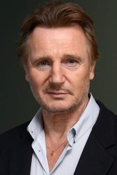 Liam Neeson interpreta Carver