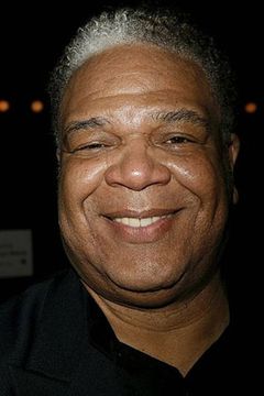 Ken Page interpreta King Gator (voice)