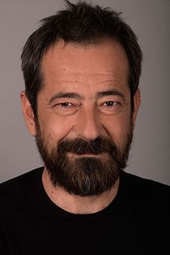 Feridun Düzağaç interpreta Feridun
