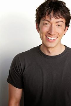 Todd Haberkorn interpreta Additional Voices (voice)