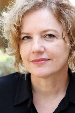 Eve Gordon interpreta Rosemary Young