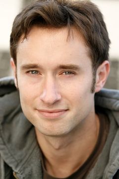 Matt Mercer interpreta Landon Todd