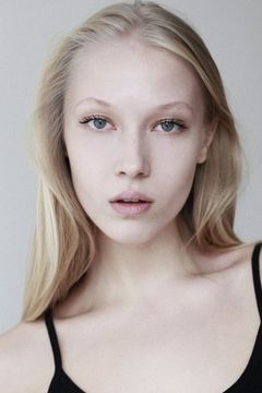 Alexandrina Turcan interpreta American girl