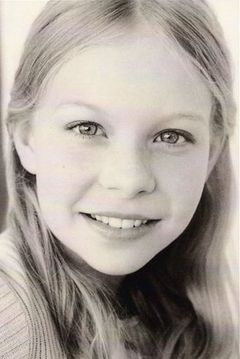 Ellen Hornberger interpreta Julia Carrigan (Lucy's Sister)