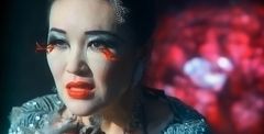 Kathryn Kim interpreta Another Korean Woman