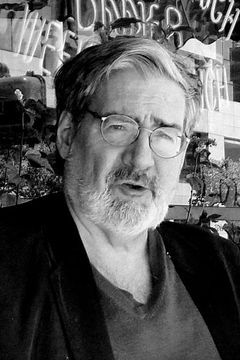 Joseph McBride interpreta Self - Welles' Biographer