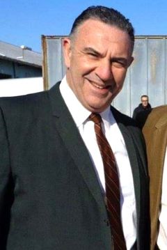 Alfred Sauchelli, Jr. interpreta Mo-Mo