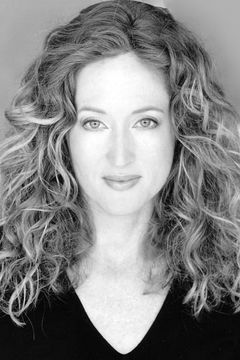 Kim Myers interpreta Vivian