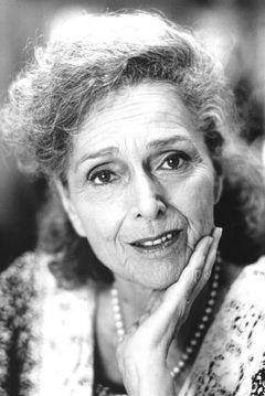 Barbara Pilavin interpreta Adriana's Mother
